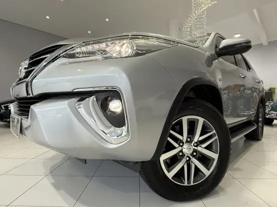 TOYOTA-HILUX SW4-2017