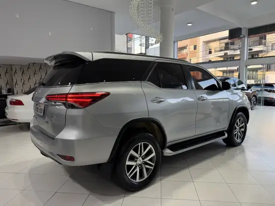 TOYOTA-HILUX SW4-2017