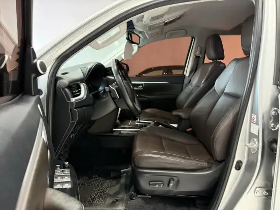 TOYOTA-HILUX SW4-2017