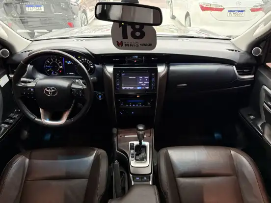 TOYOTA-HILUX SW4-2017