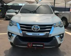 TOYOTA HILUX SW4 2.8 SRX DIAMOND 4X4 7 LUGARES 16V TURBO INTERCOOLER DIESEL 4P AUTOMÁTICO TOYOTA HILUX SW4 2.8 SRX DIAMOND 4X4 7 LUGARES 16V TURBO INTERCOOLER DIESEL 4P AUTOMÁTICO