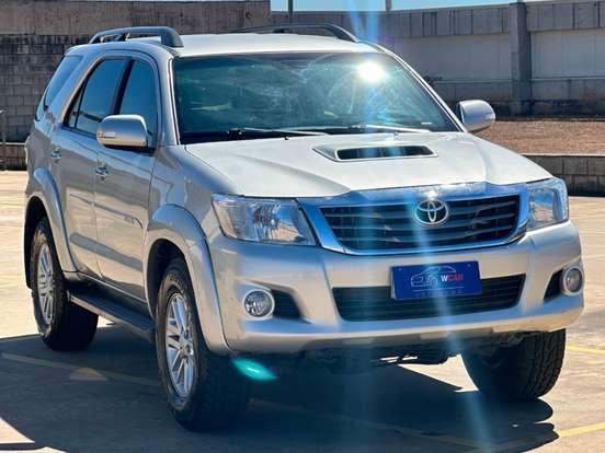 TOYOTA-HILUX SW4-2.7 SR 4X2 16V FLEX 4P AUTOMÁTICO TOYOTA-HILUX SW4-2012