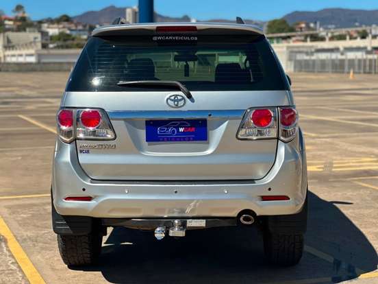 TOYOTA-HILUX SW4-2012