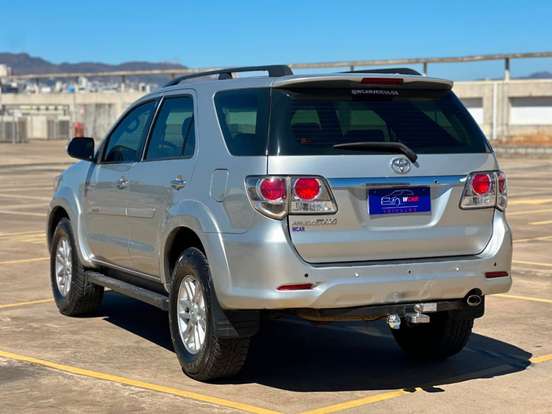 TOYOTA-HILUX SW4-2012