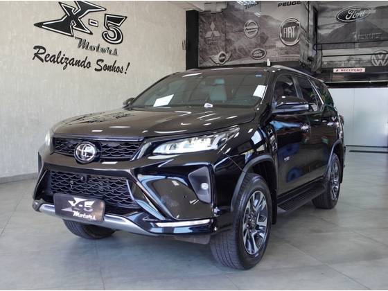 TOYOTA HILUX SW4 2.8 D-4D TURBO DIESEL DIAMOND 7L 4X4 AUTOMÁTICO