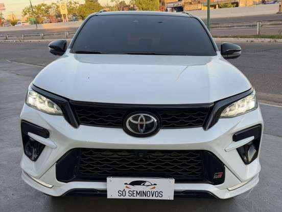 TOYOTA-HILUX SW4-2024