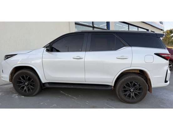 TOYOTA-HILUX SW4-2.8 D-4D TURBO DIESEL GR-S 7L 4X4 AUTOMÁTICO TOYOTA-HILUX SW4-2024
