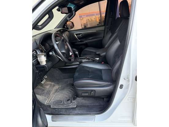 TOYOTA-HILUX SW4-2024