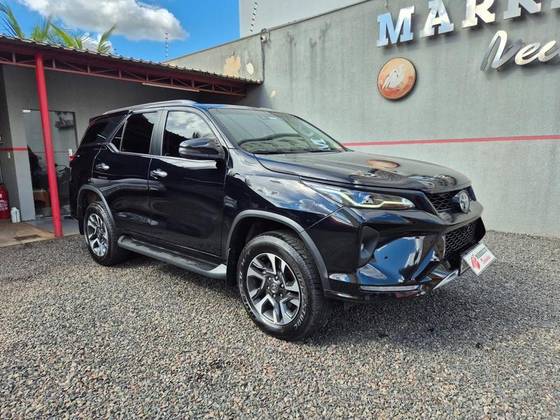 TOYOTA HILUX SW4 2.8 D-4D TURBO DIESEL SRX 7L 4X4 AUTOMÁTICO