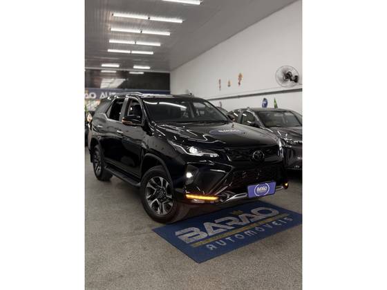 TOYOTA HILUX SW4 2.8 D-4D TURBO DIESEL SRX PLATINUM 4X4 AUTOMÁTICO