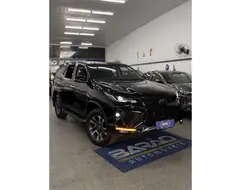TOYOTA HILUX SW4 2.8 D-4D TURBO DIESEL SRX PLATINUM 4X4 AUTOMÁTICO TOYOTA HILUX SW4 2.8 D-4D TURBO DIESEL SRX PLATINUM 4X4 AUTOMÁTICO