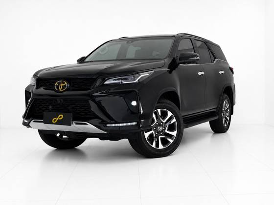 TOYOTA HILUX SW4 2.8 D-4D TURBO DIESEL SRX PLATINUM 7L 4X4 AUTOMÁTICO