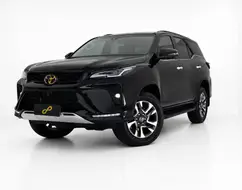 TOYOTA HILUX SW4 2.8 D-4D TURBO DIESEL SRX PLATINUM 7L 4X4 AUTOMÁTICO TOYOTA HILUX SW4 2.8 D-4D TURBO DIESEL SRX PLATINUM 7L 4X4 AUTOMÁTICO