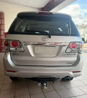 TOYOTA-HILUX SW4-2013