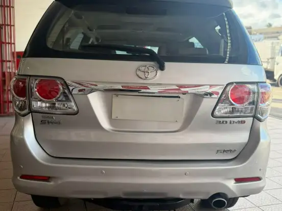 TOYOTA-HILUX SW4-3.0 SRV 4X4 7 LUGARES 16V TURBO INTERCOOLER DIESEL 4P AUTOMÁTICO TOYOTA-HILUX SW4-2013