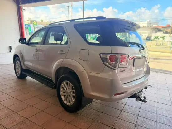TOYOTA-HILUX SW4-3.0 SRV 4X4 7 LUGARES 16V TURBO INTERCOOLER DIESEL 4P AUTOMÁTICO TOYOTA-HILUX SW4-2013