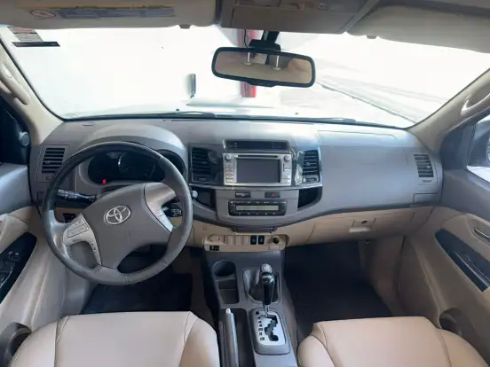 TOYOTA-HILUX SW4-2013