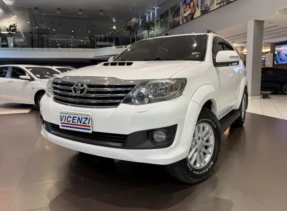 TOYOTA HILUX SW4 3.0 SRV 4X4 7 LUGARES 16V TURBO INTERCOOLER DIESEL 4P AUTOMÁTICO TOYOTA HILUX SW4 3.0 SRV 4X4 7 LUGARES 16V TURBO INTERCOOLER DIESEL 4P AUTOMÁTICO