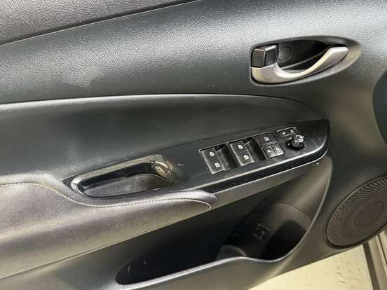TOYOTA-YARIS-1.5 16V FLEX SEDAN XS MULTIDRIVE TOYOTA-YARIS-2019
