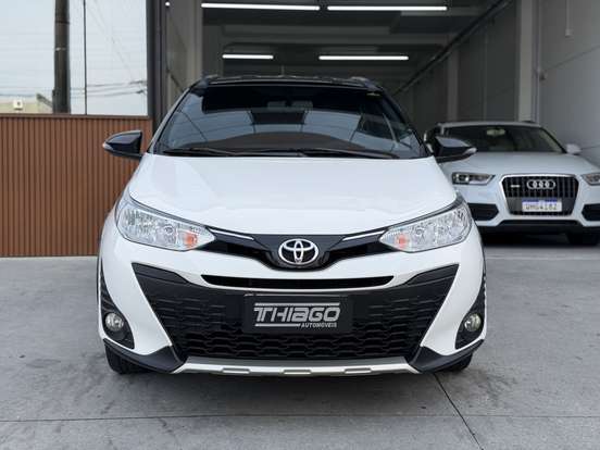 TOYOTA-YARIS-2021