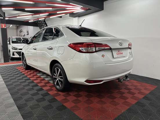 TOYOTA-YARIS-2019