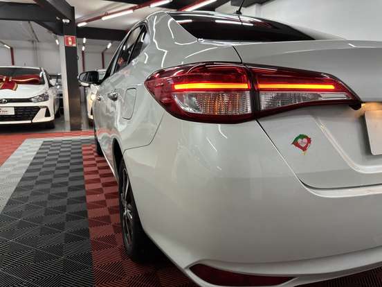 TOYOTA-YARIS-2019