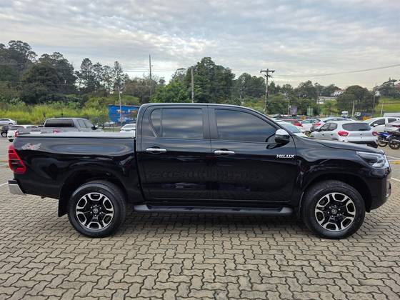 TOYOTA HILUX 2.8 D-4D TURBO DIESEL CD SRV 4X4 AUTOMÁTICO