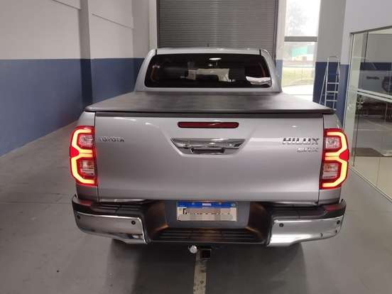 TOYOTA-HILUX-2.8 D-4D TURBO DIESEL CD SRX LIMITED 4X4 AUTOMÁTICO TOYOTA-HILUX-2022