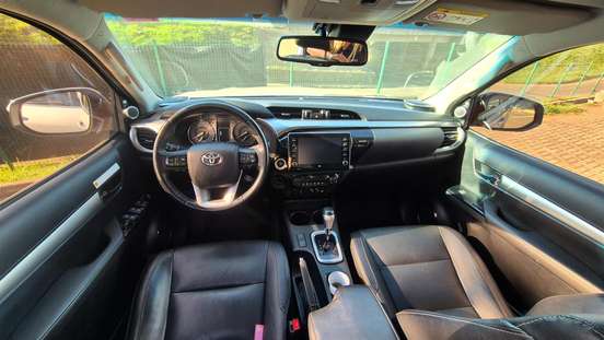 TOYOTA-HILUX-2022