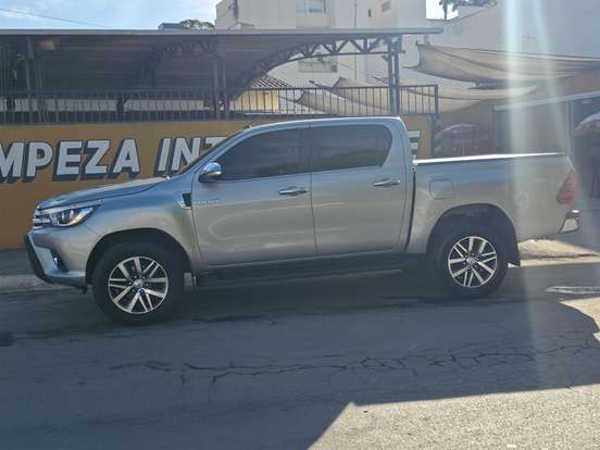 TOYOTA-HILUX-2.8 SRX 4X4 CD 16V DIESEL 4P AUTOMÁTICO TOYOTA-HILUX-2016