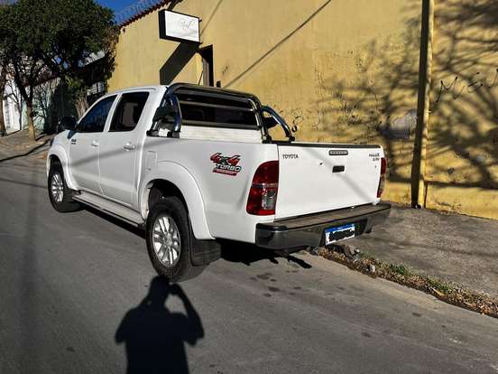 TOYOTA-HILUX-2015