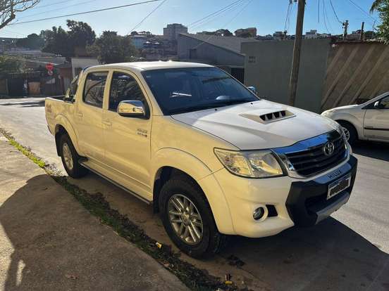 TOYOTA-HILUX-3.0 SRV TOP 4X4 CD 16V TURBO INTERCOOLER DIESEL 4P AUTOMÁTICO TOYOTA-HILUX-2015