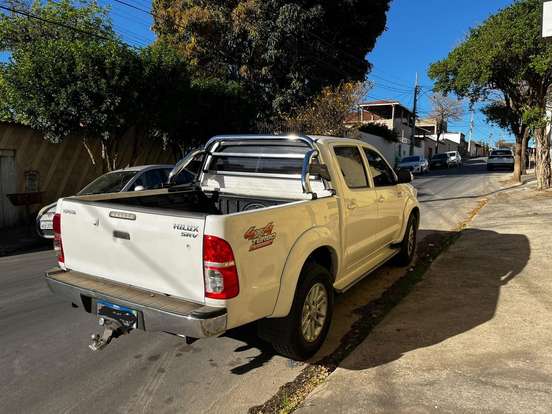 TOYOTA-HILUX-3.0 SRV TOP 4X4 CD 16V TURBO INTERCOOLER DIESEL 4P AUTOMÁTICO TOYOTA-HILUX-2015