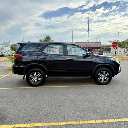 TOYOTA-HILUX SW4-2.7 SRV 7 LUGARES 4X2 16V FLEX 4P AUTOMÁTICO TOYOTA-HILUX SW4-2018
