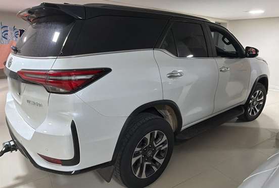 TOYOTA-HILUX SW4-2024