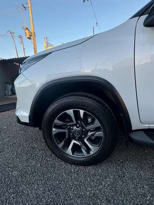 TOYOTA-HILUX SW4-2024
