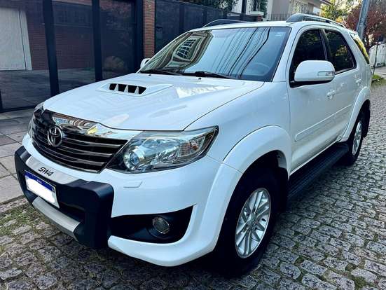 TOYOTA-HILUX SW4-3.0 SRV 4X4 16V TURBO INTERCOOLER DIESEL 4P AUTOMÁTICO TOYOTA-HILUX SW4-2014