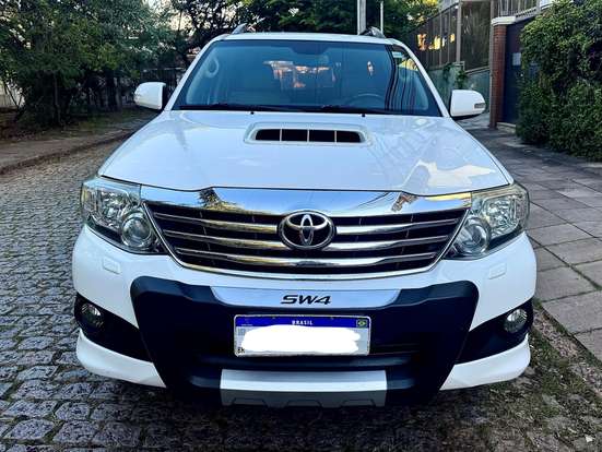TOYOTA-HILUX SW4-3.0 SRV 4X4 16V TURBO INTERCOOLER DIESEL 4P AUTOMÁTICO TOYOTA-HILUX SW4-2014