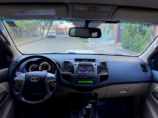 TOYOTA-HILUX SW4-2014