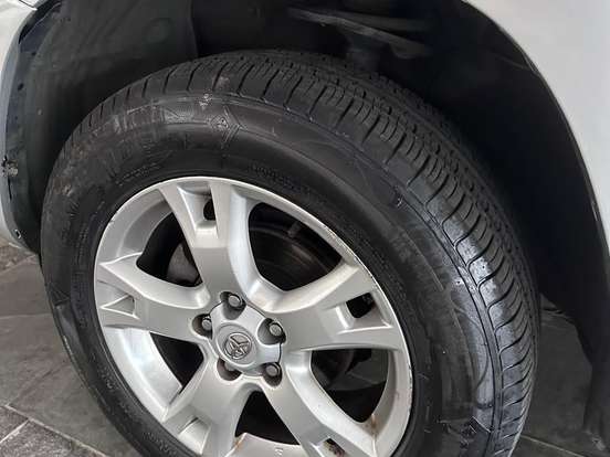 TOYOTA-RAV4-2.4 4X4 16V GASOLINA 4P AUTOMÁTICO TOYOTA-RAV4-2011