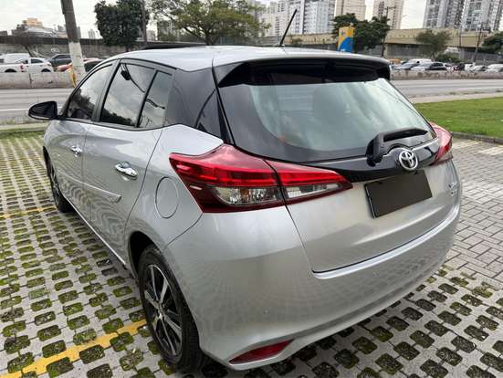 TOYOTA-YARIS-2019