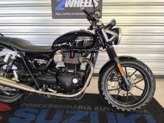 TRIUMPH STREET TWIN 