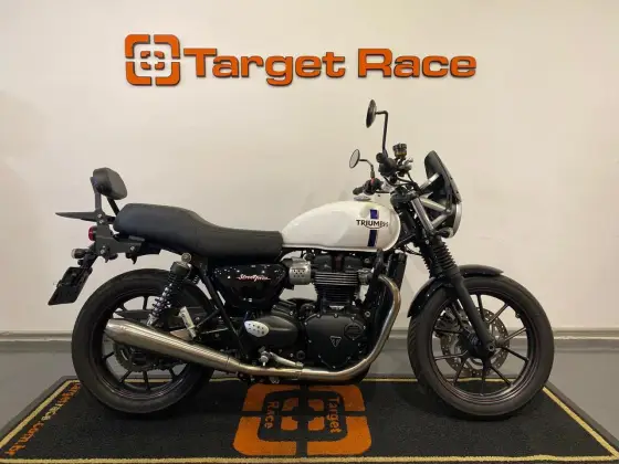 TRIUMPH STREET TWIN 
