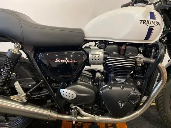 TRIUMPH-STREET TWIN-2018