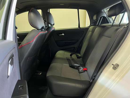 VOLKSWAGEN-FOX-2015