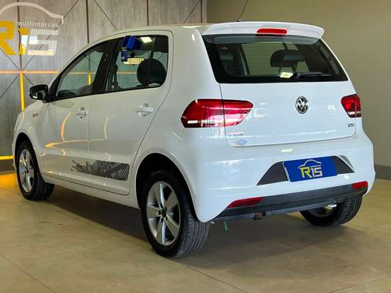 VOLKSWAGEN-FOX-2015