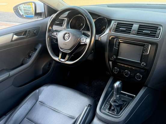 VOLKSWAGEN-JETTA-1.4 16V TSI COMFORTLINE GASOLINA 4P TIPTRONIC VOLKSWAGEN-JETTA-2017