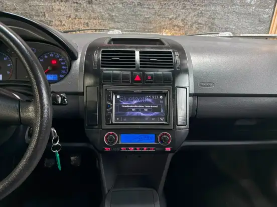 VOLKSWAGEN-POLO-2003