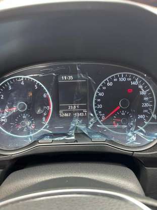 VOLKSWAGEN-FOX-2015
