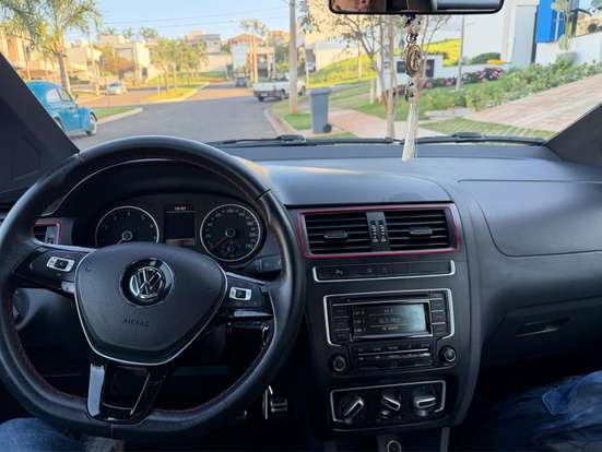 VOLKSWAGEN-FOX-2015
